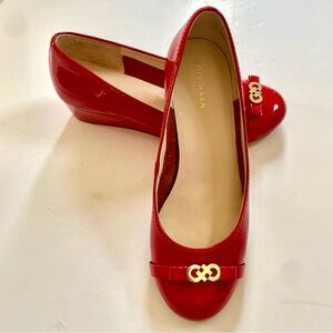 Cole Haan red patent leather 1.5” wedges w/ bow and logo toe detail 6B EUC